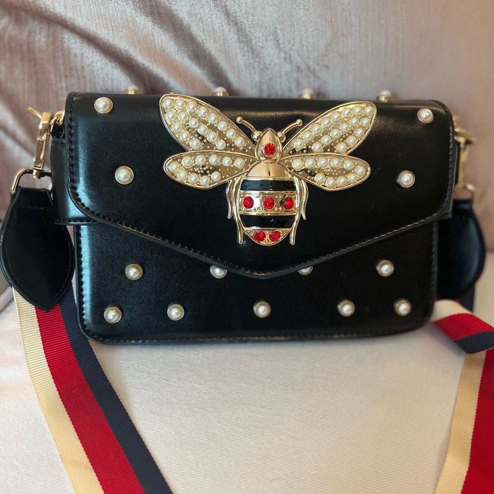 Bumble Bee Pearl Purse